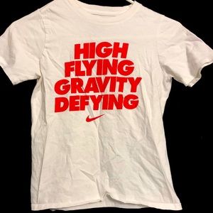 Women’s Nike workout shirt 👚